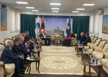 Ipeshkvi Dodë Gjergji uron myslimanët: Të jetojmë në mirëkuptim