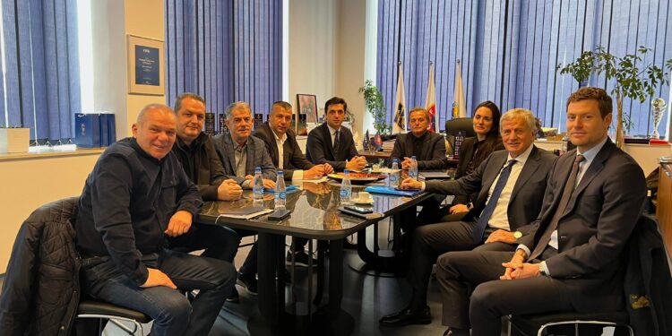 Delegacioni i UEFA-s dhe FIFA-s në Kosovë, diskutuan me FFK-në dhe MKRS-në për licencimin