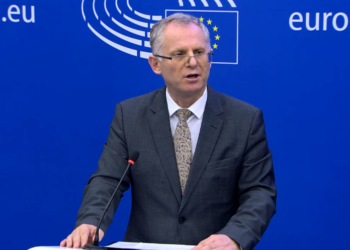 Bislimi pas nënshkrimit të vendimit për heqjen e vizave: Përçohet mesazhi se jemi pjesë e Evropës