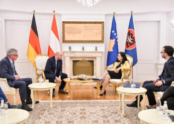 Osmani takon të dërguarin e posaçëm të Gjermanisë e Austrisë, flasin për marrëveshjen Kosovë-Serbi