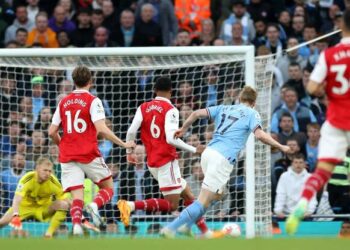 Manchester City “shtyp” Arsenalin me poker në sfidën kryesore të sezonit