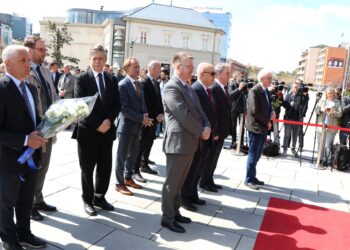 Abbott: Qeveria e Kosovës dhe Serbisë të bëjnë gjithçka që munden për të zgjidhur fatin e të zhdukurve