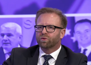 Abazi thotë se LVV-ja e kanë larguar nga një grup në Whatsapp me urdhër të Kurtit