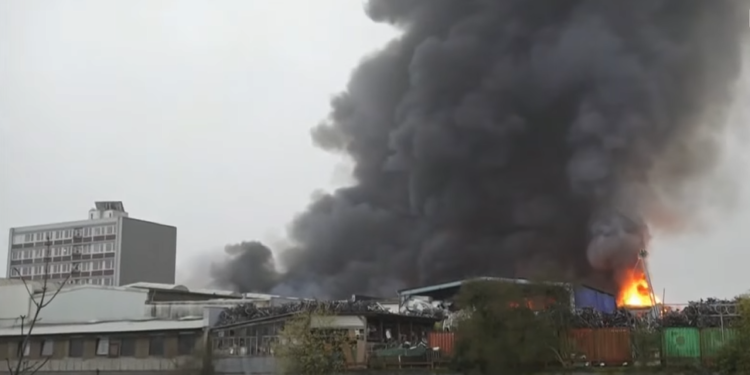 Afro 150 banorë në Hamburg u evakuuan si pasojë e rrjedhjes së gazrave toksike