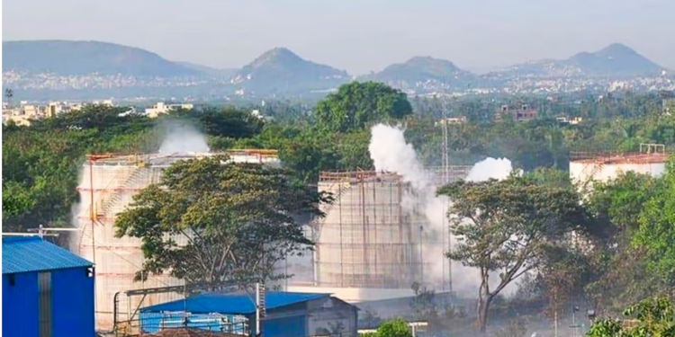 Rrjedhja e gazit mbyt 11 persona në Indi