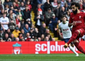 Fitore e çmendur ndaj Tottenhamit, Liverpooli feston në “Anfield”