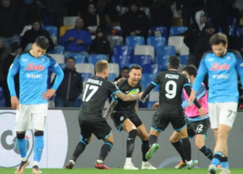 Shtyhet festa e Napolit, ngecin me Salernitanan