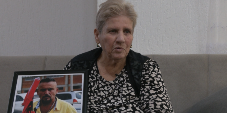 Mbi tri vjet nga arrestimi i Nezir Mehmetaj nga Serbia, nëna e tij thotë se e ka parë vetëm një herë