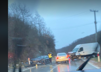 Aksident mes dy automjeteve në magjistralen Prishtinë-Gjilan, shkaktohen dëme të konsiderueshme