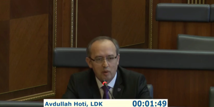 Hoti: Institucionet e pavarura pa drejtues, shteti po tenton t’i vë në kontroll