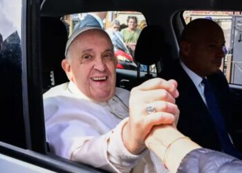 “Jam ende gjallë”– Papa Françesku lirohet nga spitali