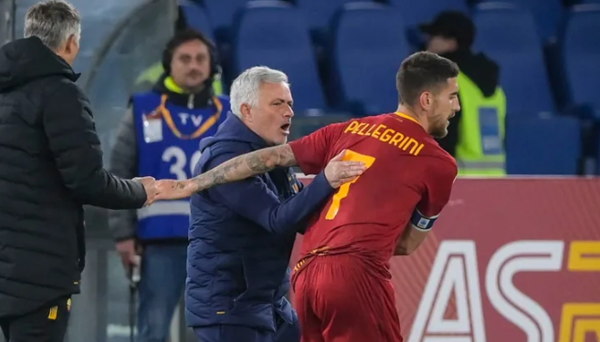 Roma bind me Udinesen dhe forcon vendin e tretë