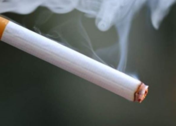 10 ushqimet që pastrojnë trupin nga nikotina