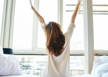 Pse të zgjoheni herët, ju bën person me të lumtur?