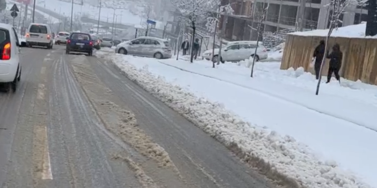 Rama u bën thirrje qytetarëve për kujdes të shtuar në komunikacion