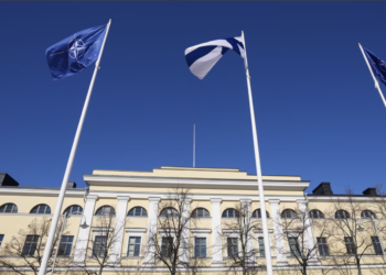 Flamujt e NATO-s ngrihen në Helsinki, teksa Finlanda i bashkohet sot aleancës