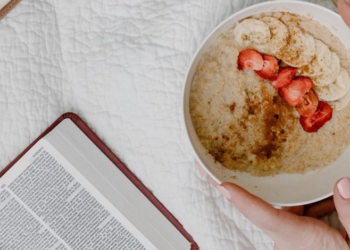 Çfarë duhet të hani në mëngjes për të shmangur fryrjet gjatë ditës