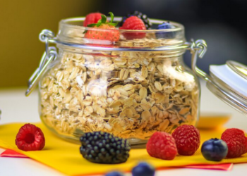 Pesë ushqime që ndihmojnë në uljen e kolesterolit