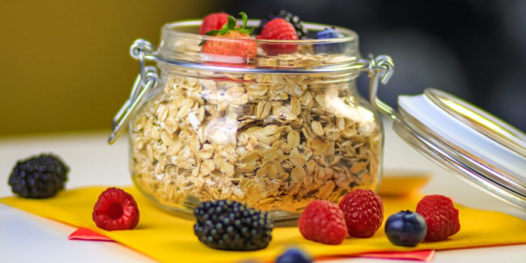 Pesë ushqime që ndihmojnë në uljen e kolesterolit