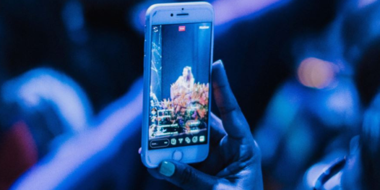 Si të zvogëloni ekspozimin tuaj ndaj dritës blu