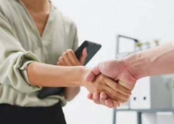 Ngjyrat që duhet të vishni në një intervistë pune