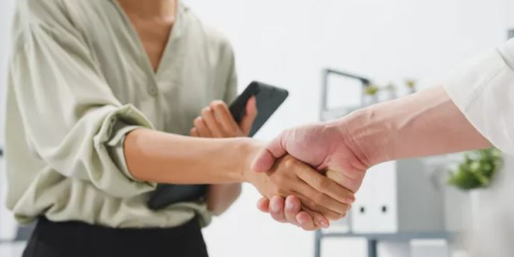 Ngjyrat që duhet të vishni në një intervistë pune