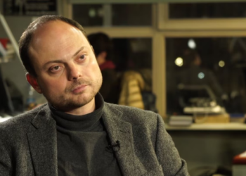 Prokurorët rusë kërkojnë 25 vjet dënim për kritikun e Kremlinit