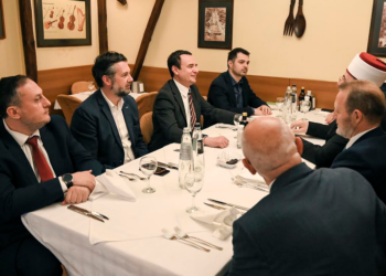 Kurti shtron iftar për myftiun Tërnava