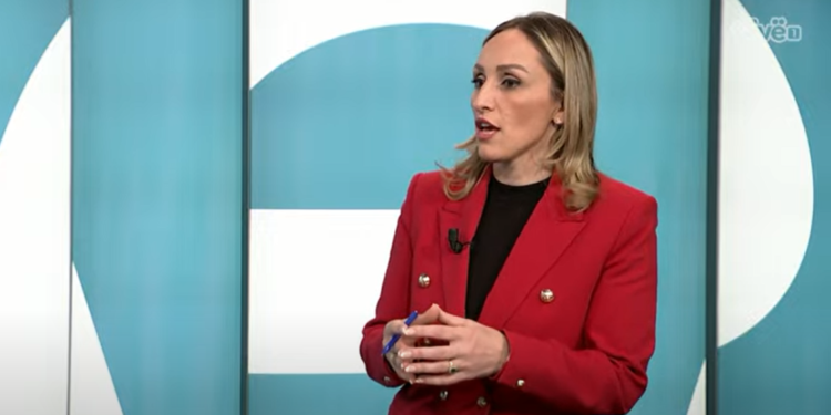 Deputetja e AAK-së: Osmani nuk po e përfaqëson Kosovën denjësisht