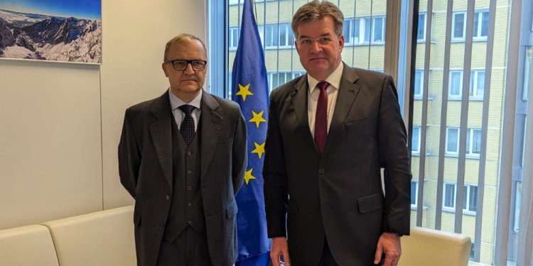 Lajçaku dhe komandanti i KFOR-it diskutojnë për situatën në veri të Kosovës