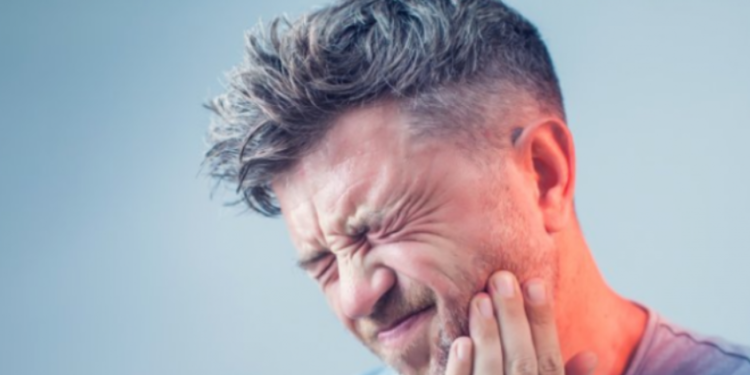 Si të shpëtoni nga dhimbjet e dhëmbit gjatë natës