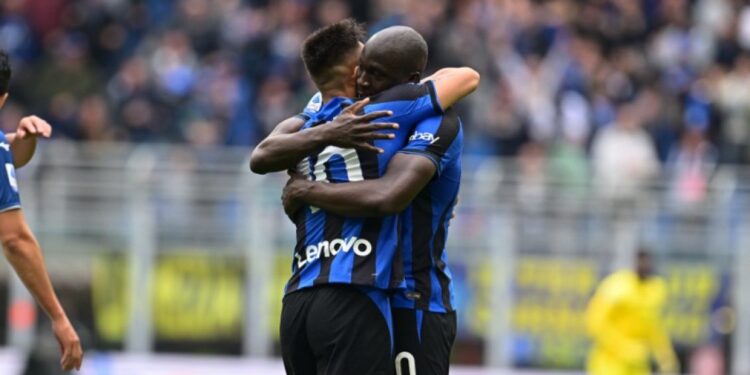 Martinez vjen nga stoli dhe frymëzon përmbysjen, Interi kap Milanin dhe Romën