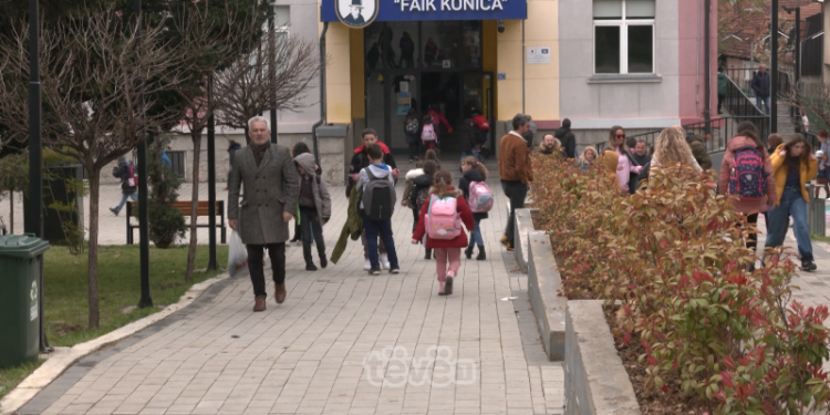 Prindërit kundër mohimit të pushimit pranverorë për nxënësit