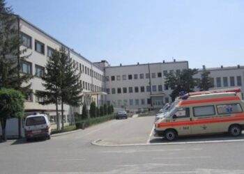 Arrestohen dy mjekë në Gjilan, dyshohet se morën ryshfet për një operim
