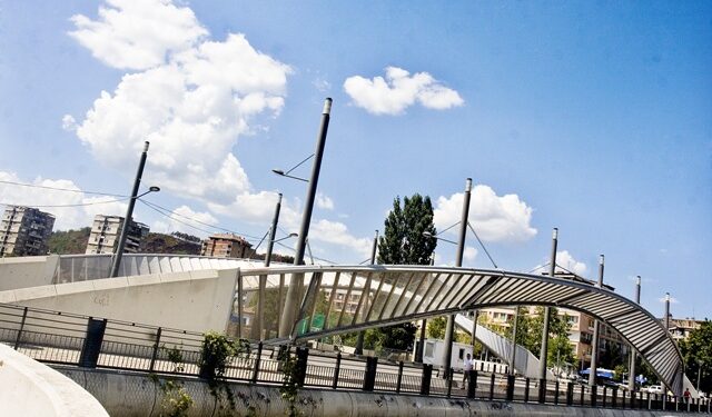 Abrashi: Pritet të mirret vendimi për qarkullim të lirë në urën mbi Ibër në Mitrovicë