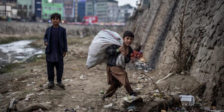 Afganistan: Dyfishohet numri i të varfërve