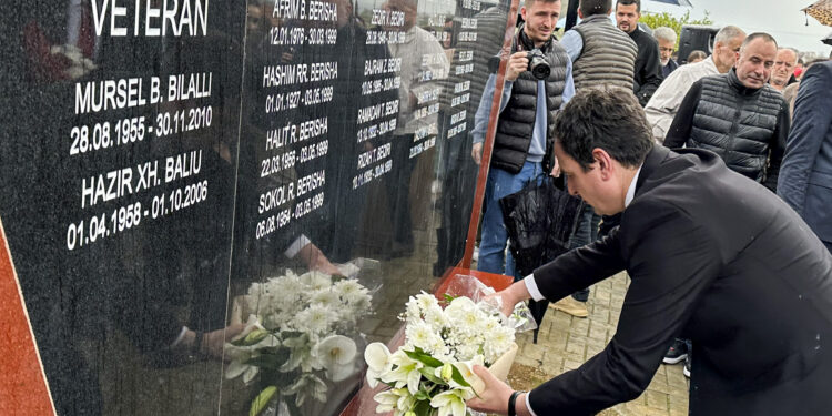 Kurti: Në zonën e Vërbovcit dhe Shtuticës mbeten të vdekur dhjetëra shqiptarë të cilët e donin të jetonin të lirë