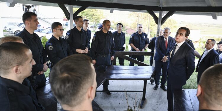 Ish-drejtori i PK-së: Sveçla ka krijuar dy dhoma pune në kampin e Njësisë Speciale