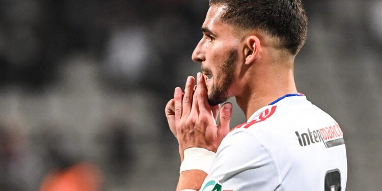 Roma firmos kontratë 5-vjeçare me mesfushorin algjerian