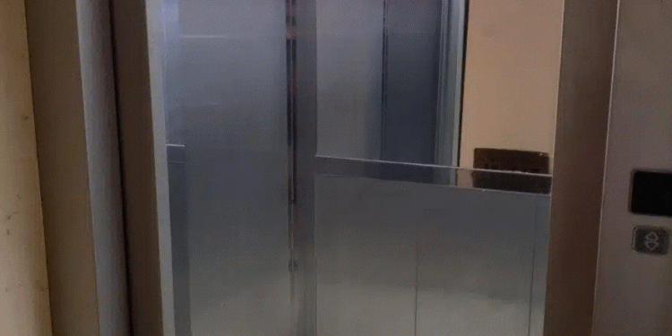 Lëndohen tre persona si pasojë e prishjes së ashensorit në Prishtinë