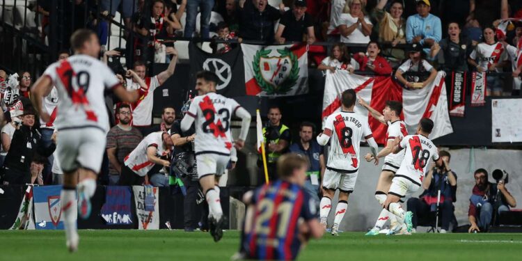 Barcelona bie në Vallecano, diferenca me Realin mbetet 11 pikë