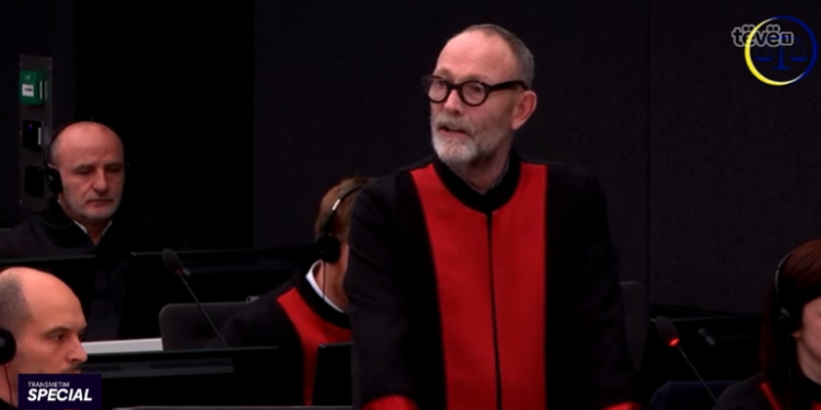 Avokati i Kadri Veselit nis deklaratën hyrëse në Gjykatën Speciale