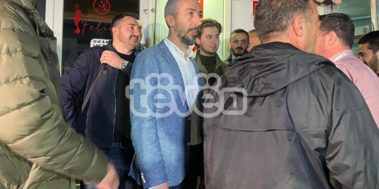 Erden Atiq i LVV-së shpall fitoren në Mitrovicë të Veriut