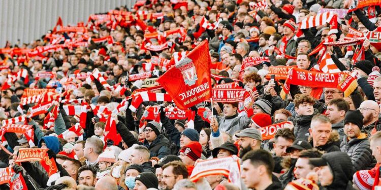 Liverpooli në sulm për mesfushorin e Chelsea