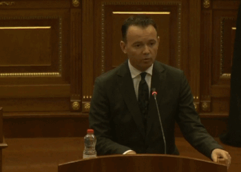 Peci thotë se për mosrespektimin e Ligjit për Duhan janë shqiptuar 230 gjoba