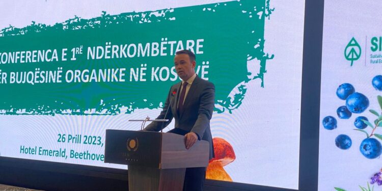 Peci premton 100 euro shtesë në hektar për bujqësinë organike