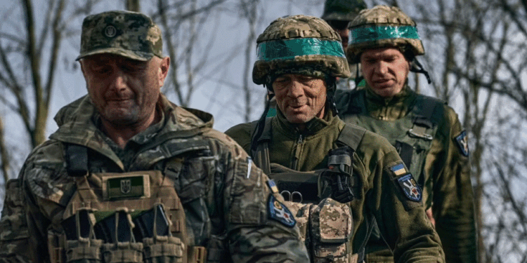 Ukraina thotë se forcat ruse janë “shumë larg” nga kapja e Bahmutit