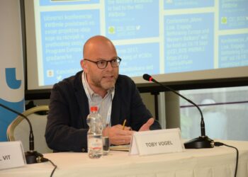 Vogel e pyet Hillin: Pse nuk po i thekson detyrimet e Serbisë por vetëm të Kosovës