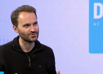 Krasniqi thotë se ekipi për draftimin e statutit të Asociacionit udhëhiqet nga partiakja e Vuçiqit