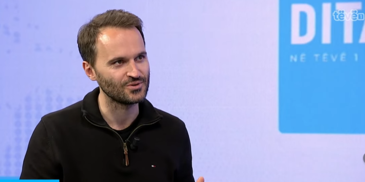 Krasniqi thotë se ekipi për draftimin e statutit të Asociacionit udhëhiqet nga partiakja e Vuçiqit